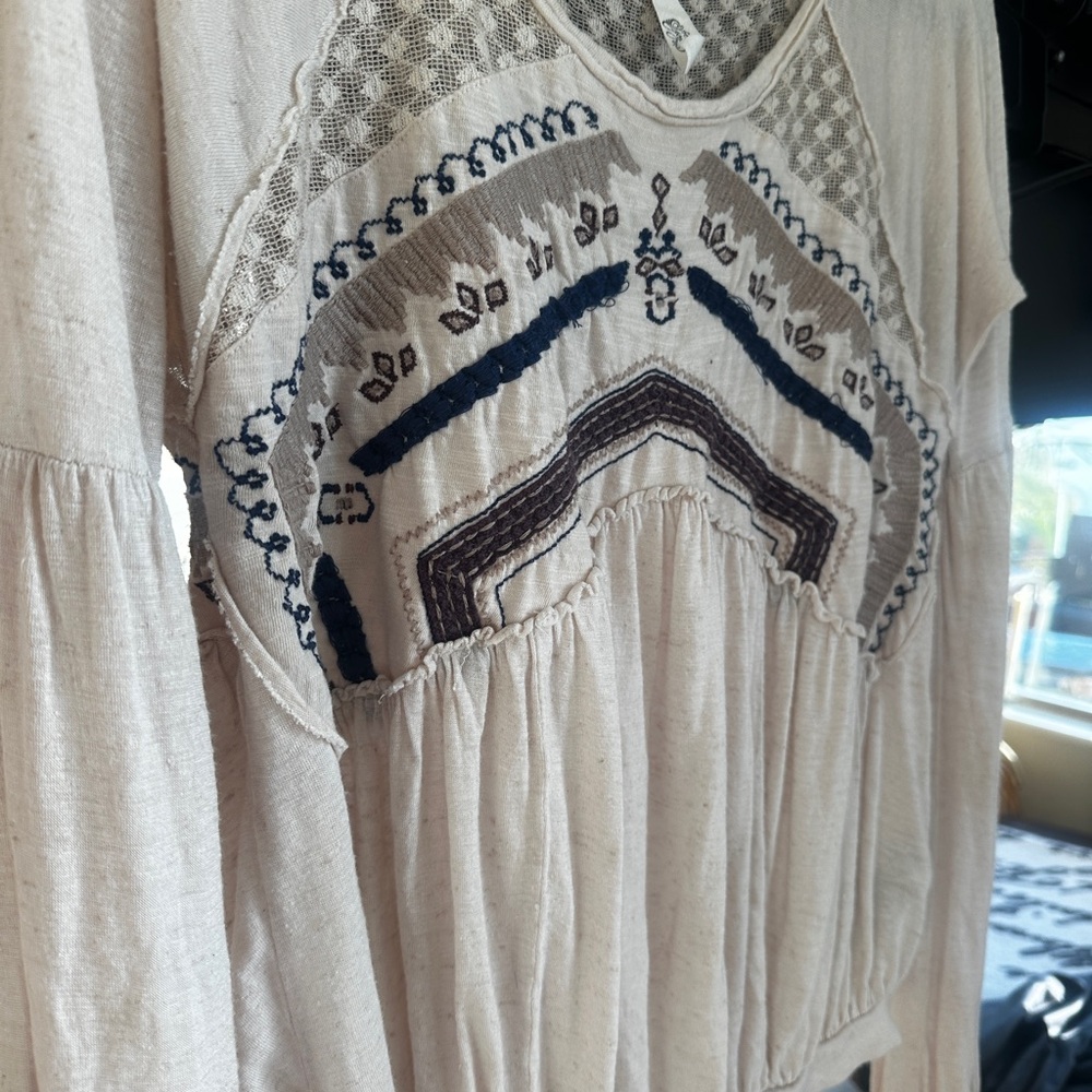 Free People Embroidered Boho Top – Size XS - Picture 3 of 9